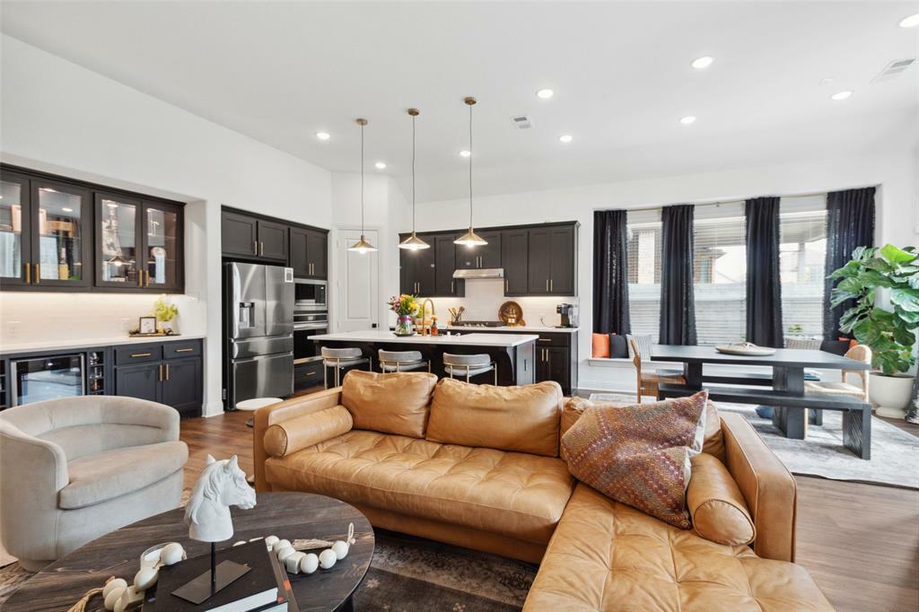 Property Photo: 1324 Thompson Road TX 76226