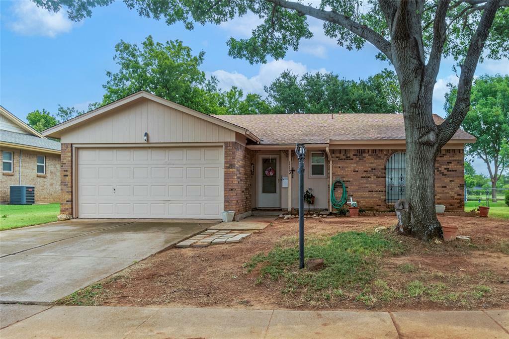 Property Photo: 113 Chapman Street TX 76036