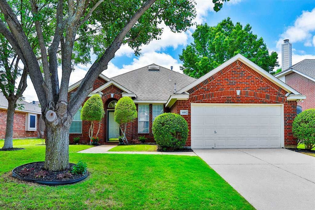 Property Photo:  608 Chestnut Drive  TX 76248 