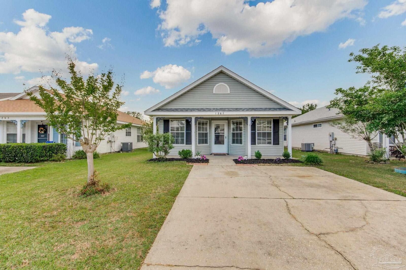 Property Photo: 1267 Jasper St FL 32533