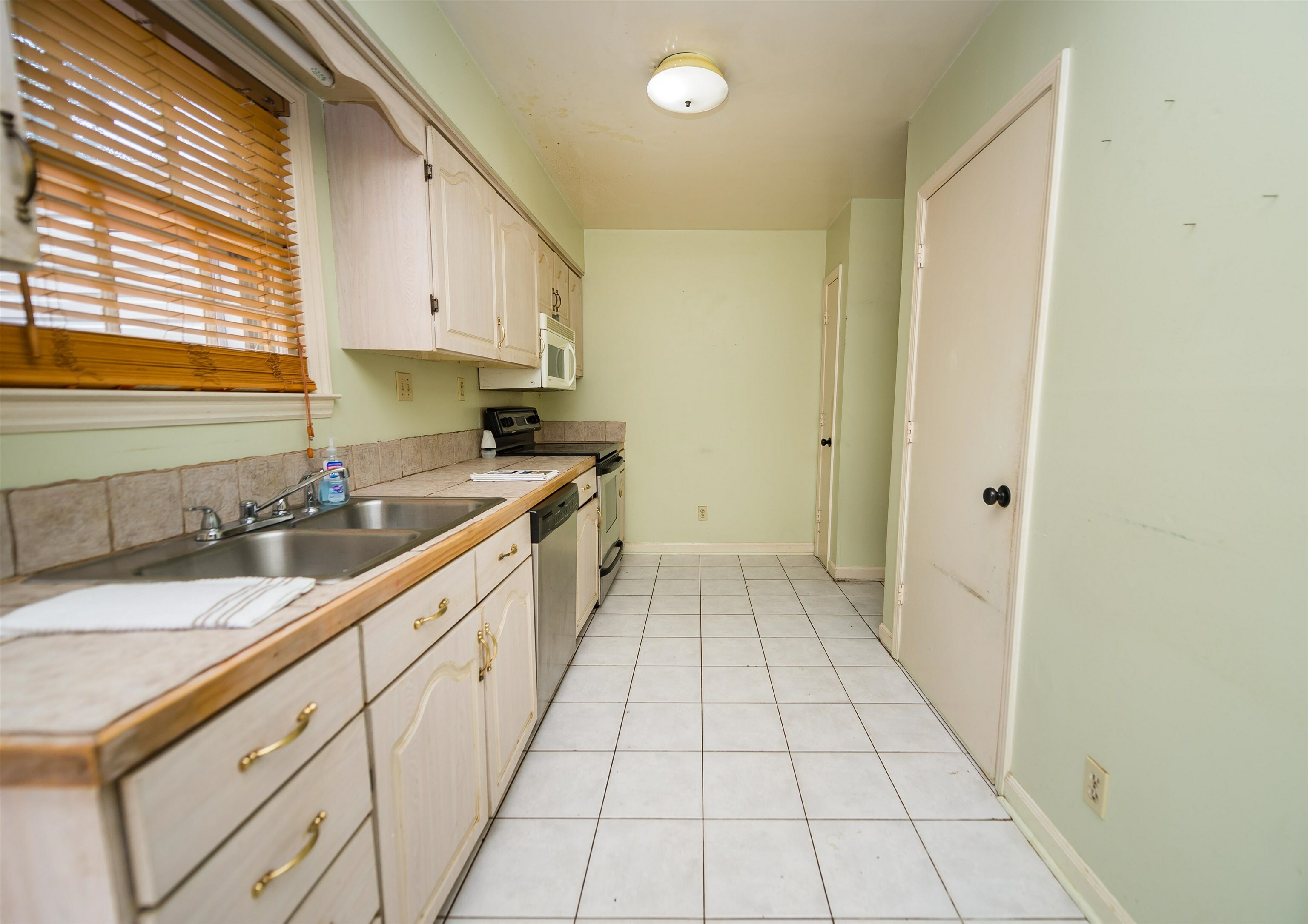 Property Photo:  1466 Dover Road  SC 29301 