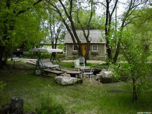 Property Photo:  327 1st Avenue E  SK S0J 0J0 