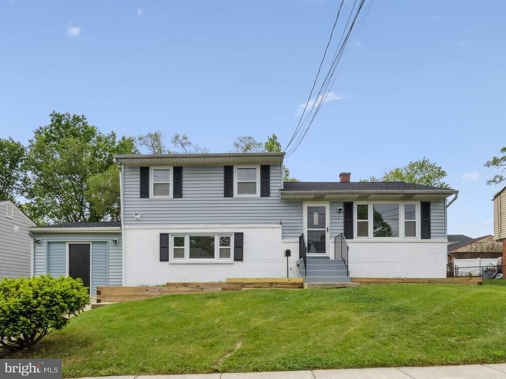 Property Photo:  7521 Newberry Lane  MD 20706 