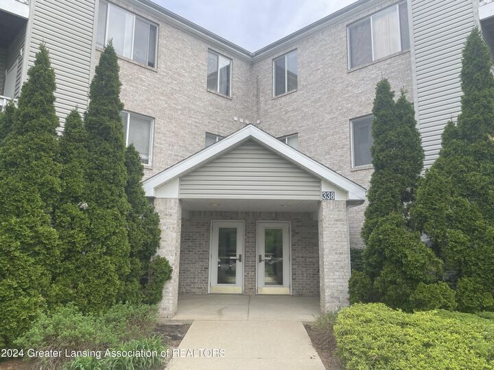 338 W Saginaw Street  East Lansing MI 48823 photo