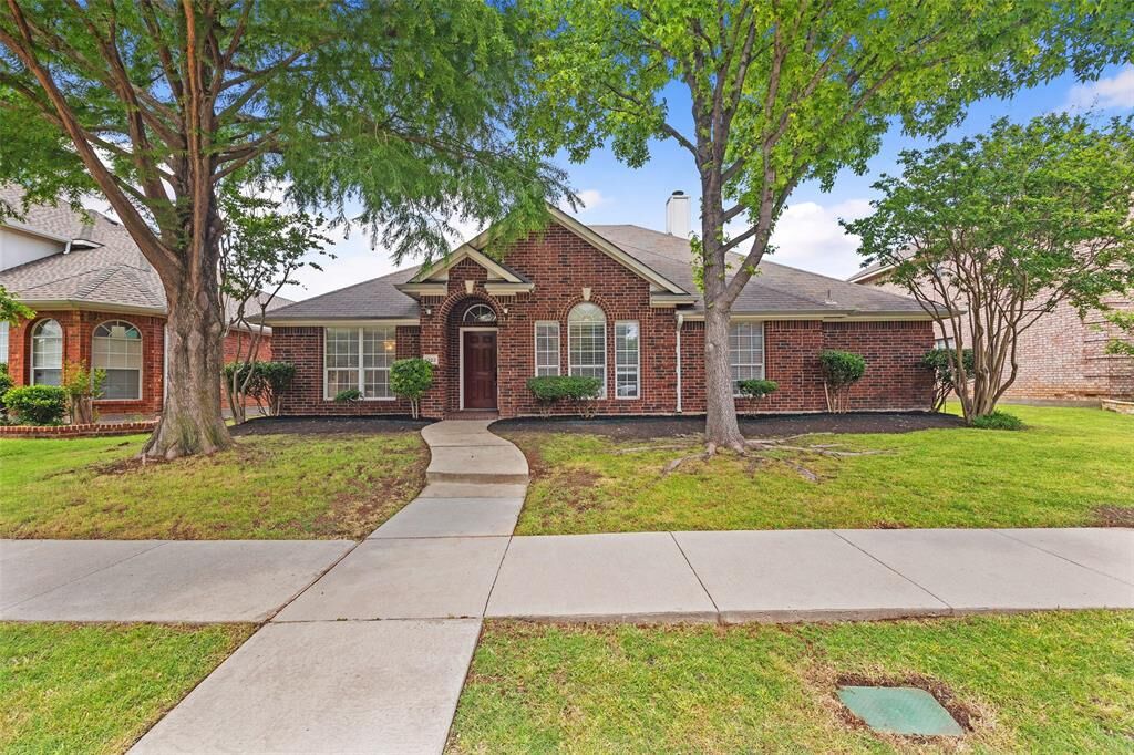 Property Photo:  1322 Canterbury Drive  TX 75013 