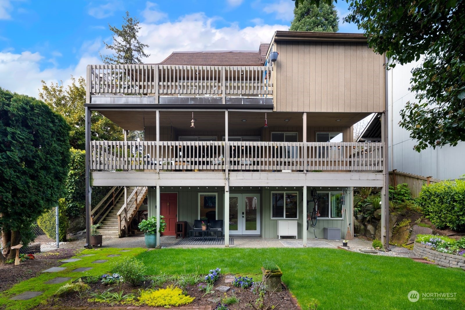 Property Photo: 2320 49th Avenue SW 2320 WA 98116