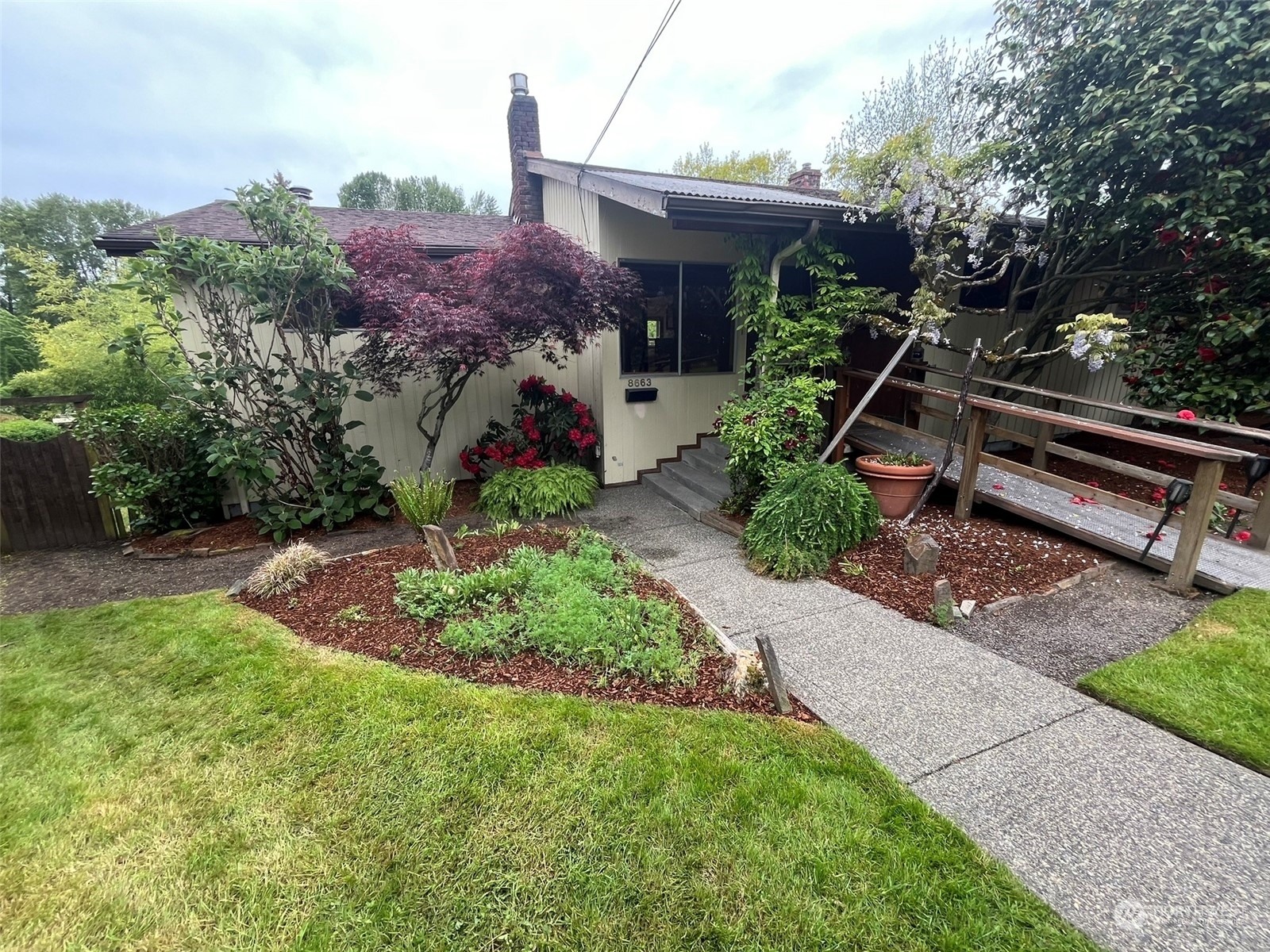 Property Photo:  8663 Island Drive S  WA 98118 