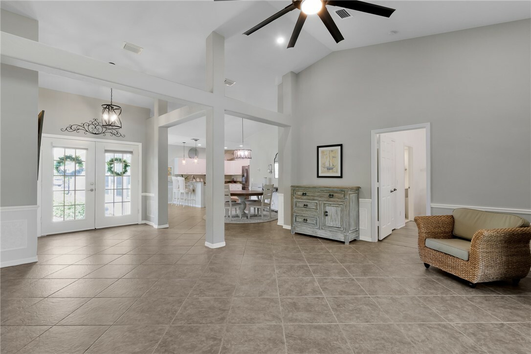 Property Photo:  580 W Pointe Court SW  FL 32962 