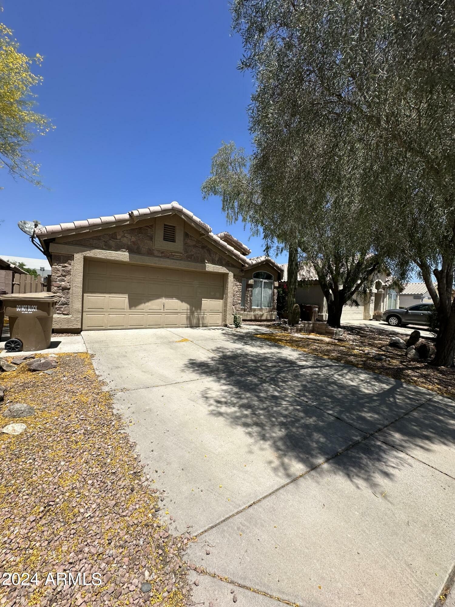 Property Photo:  8618 W Paradise Lane  AZ 85382 