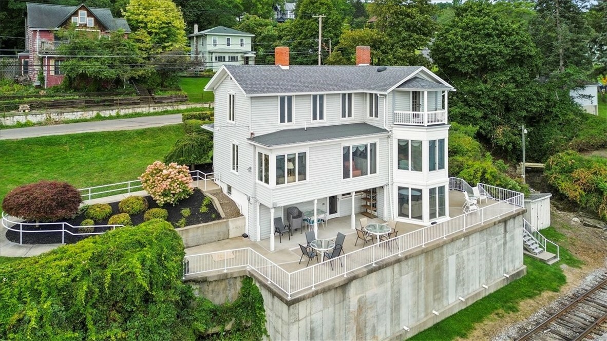 Property Photo:  75 Salt Point Road  NY 14891 