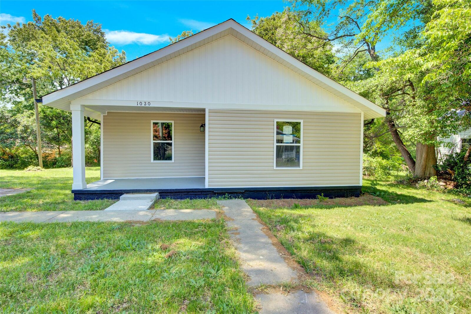 Property Photo:  1020 Dodd Street  NC 28152 