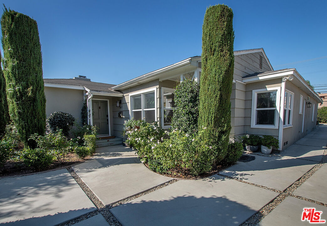 Property Photo: 1055 S Rimpau Blvd CA 90019