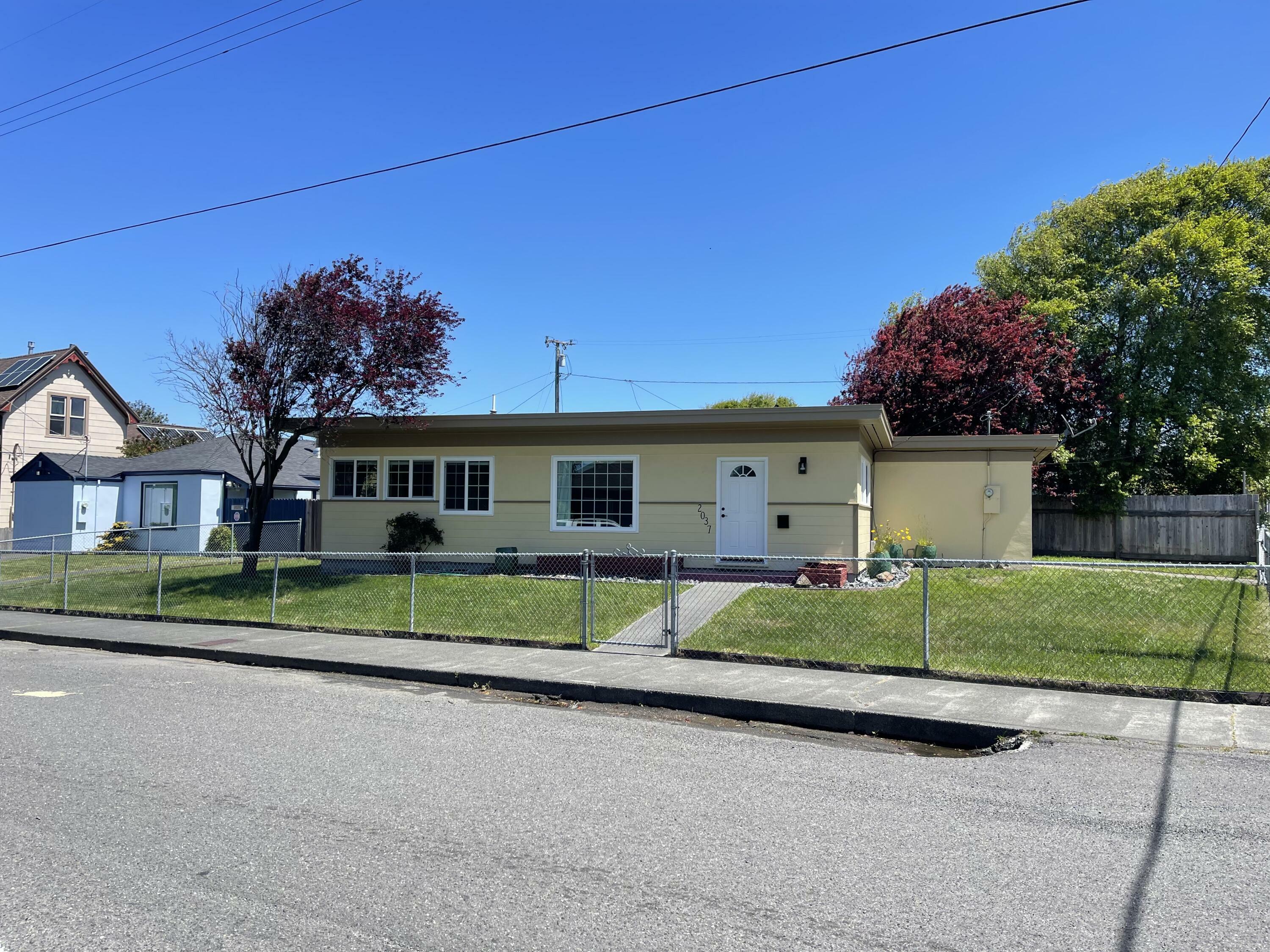 Property Photo:  2037 A Street  CA 95501 