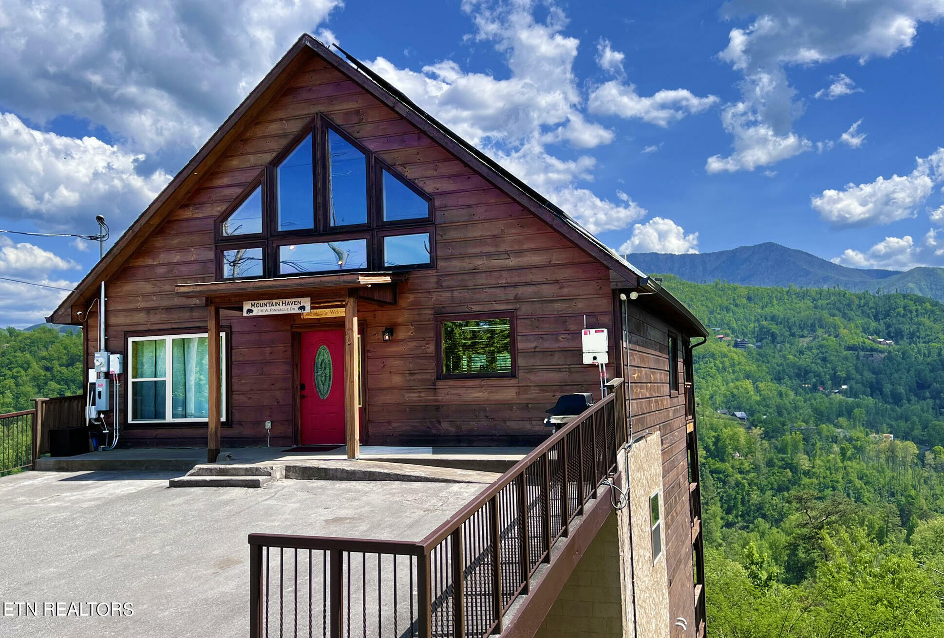 216 W Pinnacle Drive  Gatlinburg TN 37738 photo