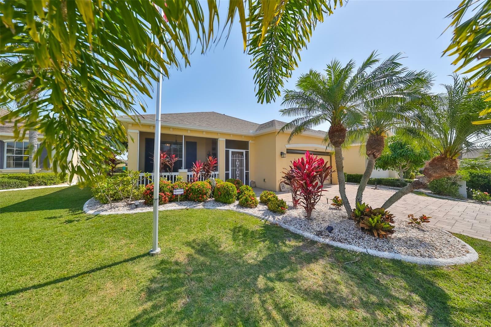 Property Photo:  1015 Emerald Dunes Drive  FL 33573 