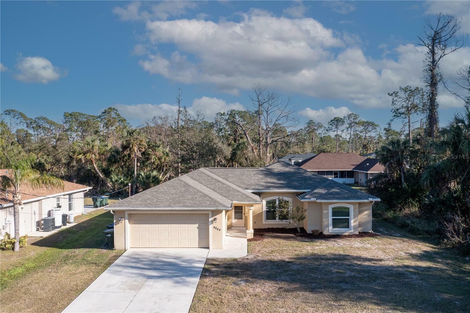 Property Photo: 4844 Redwood Terrace FL 34286