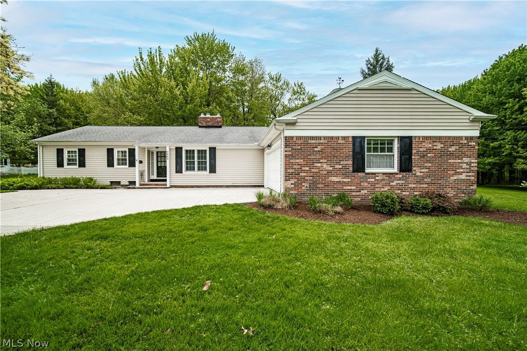 Property Photo:  7940 Gates Mills Estate Drive  OH 44040 
