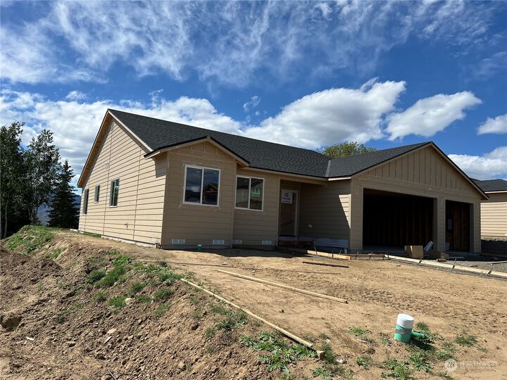 Property Photo: 1931 N Mineral Place WA 98802