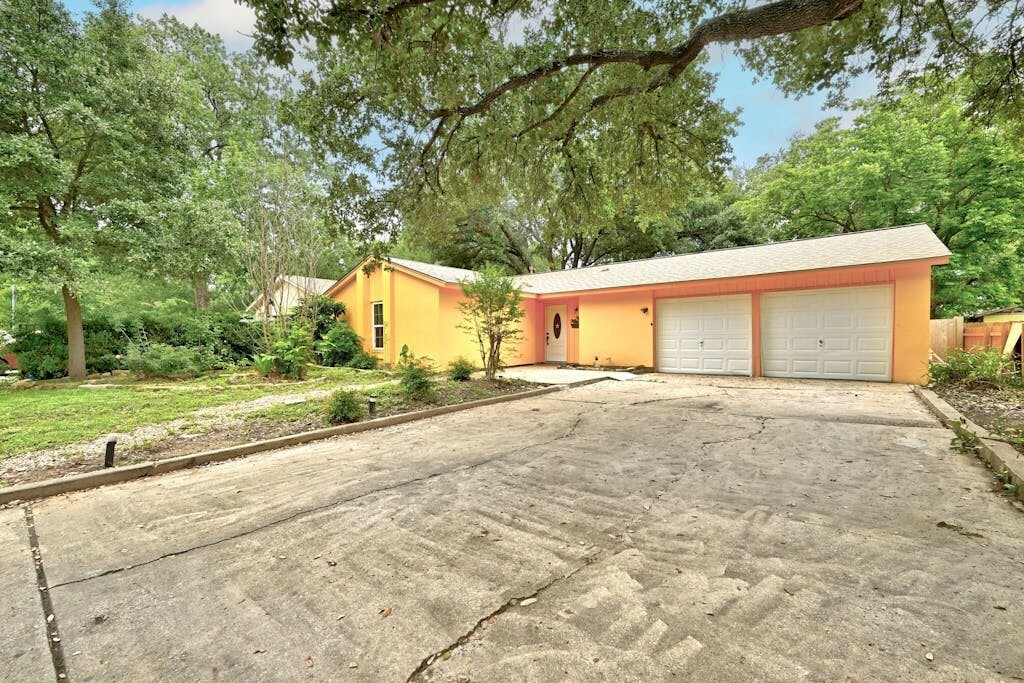 Property Photo:  2303 Tamarisk Circle  TX 78744 