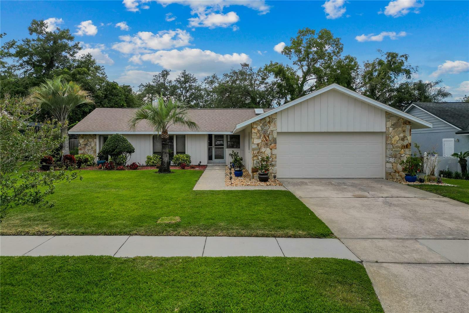 Property Photo:  420 Garth Court  FL 32712 