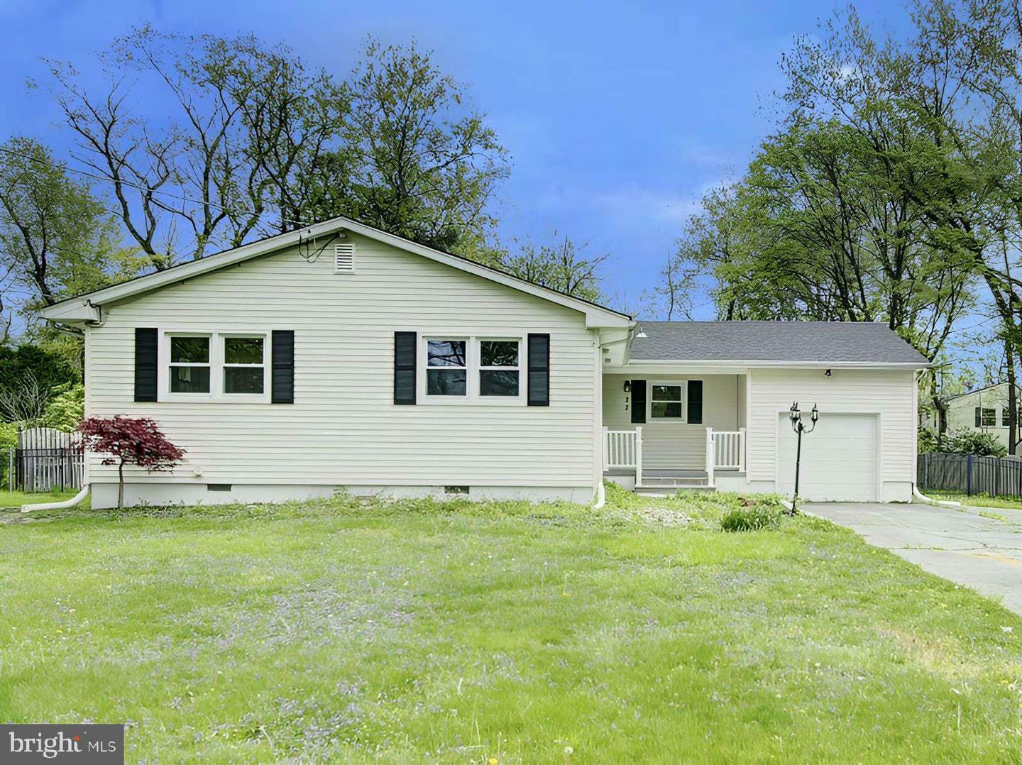 Property Photo:  22 Oak Branch Road  NJ 08512 