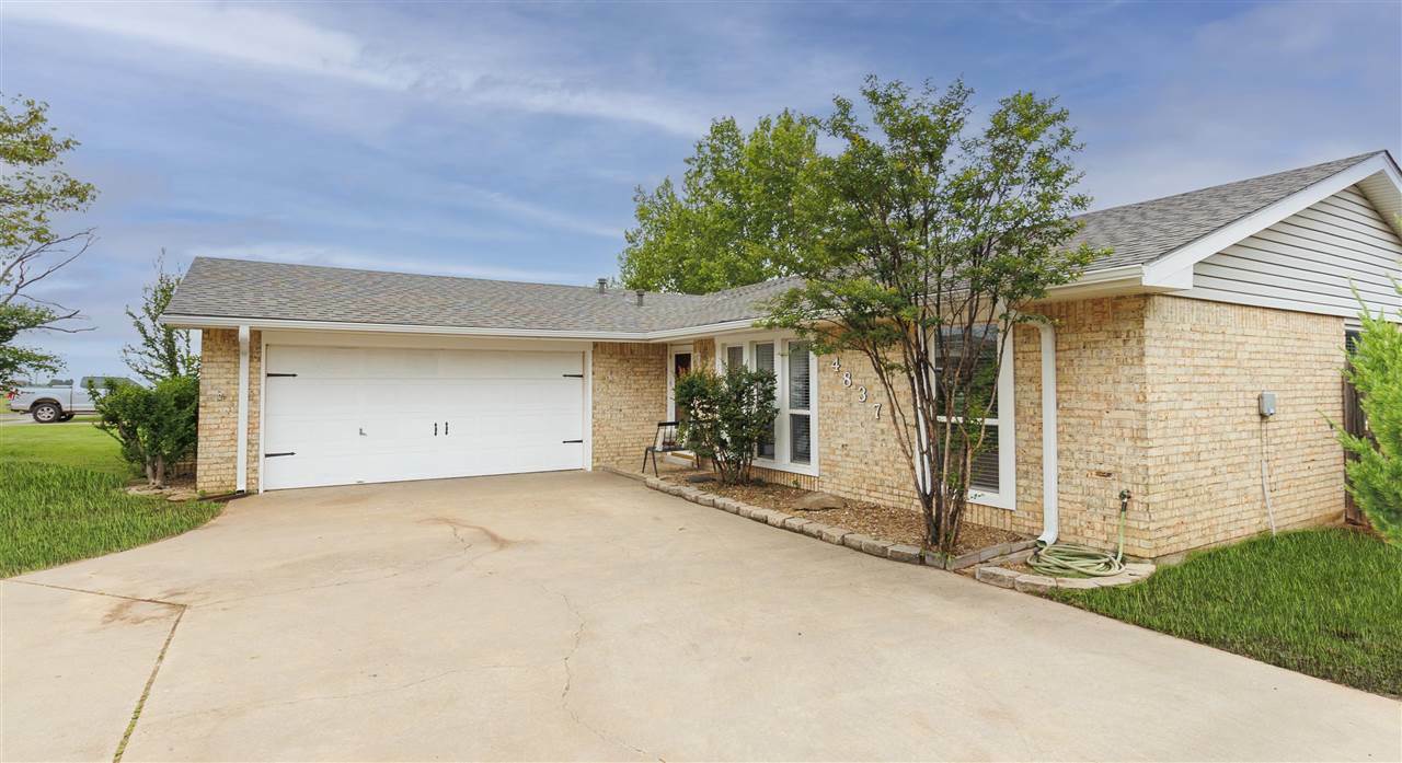 Property Photo:  4837 NE Winfield Cir  OK 73507 