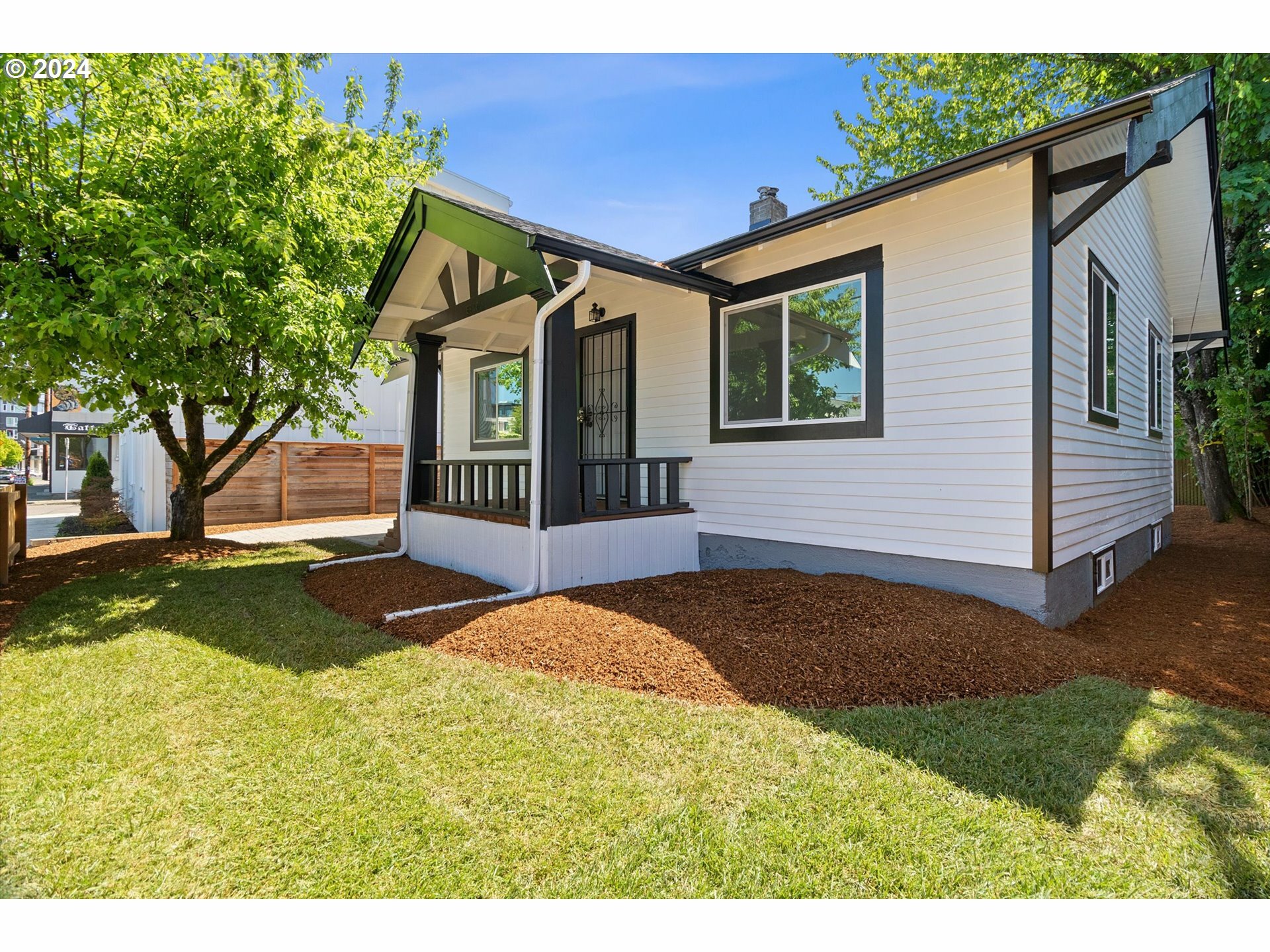 Property Photo: 8920 SE Woodstock Blvd OR 97266