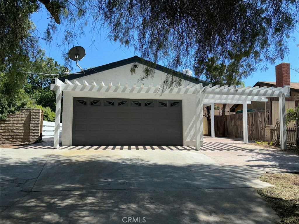 23024 Oak Street  Newhall CA 91321 photo