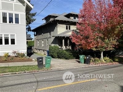 Property Photo:  1710 E Galer Street  WA 98112 