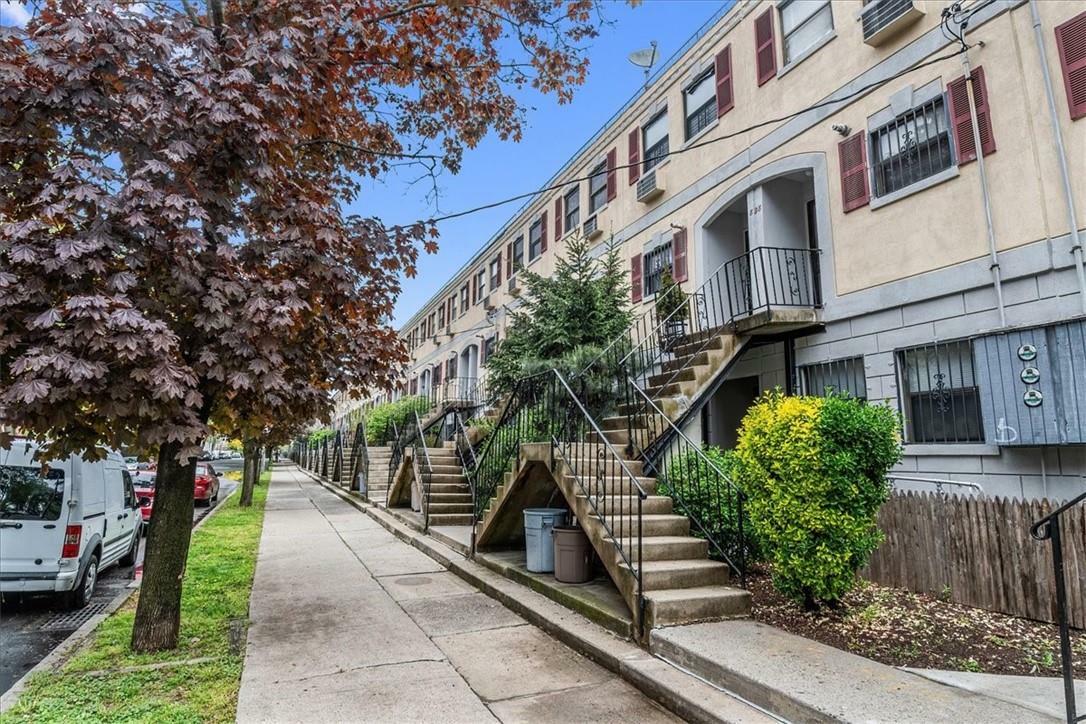 Property Photo:  826 Leland Avenue 16C  NY 10473 
