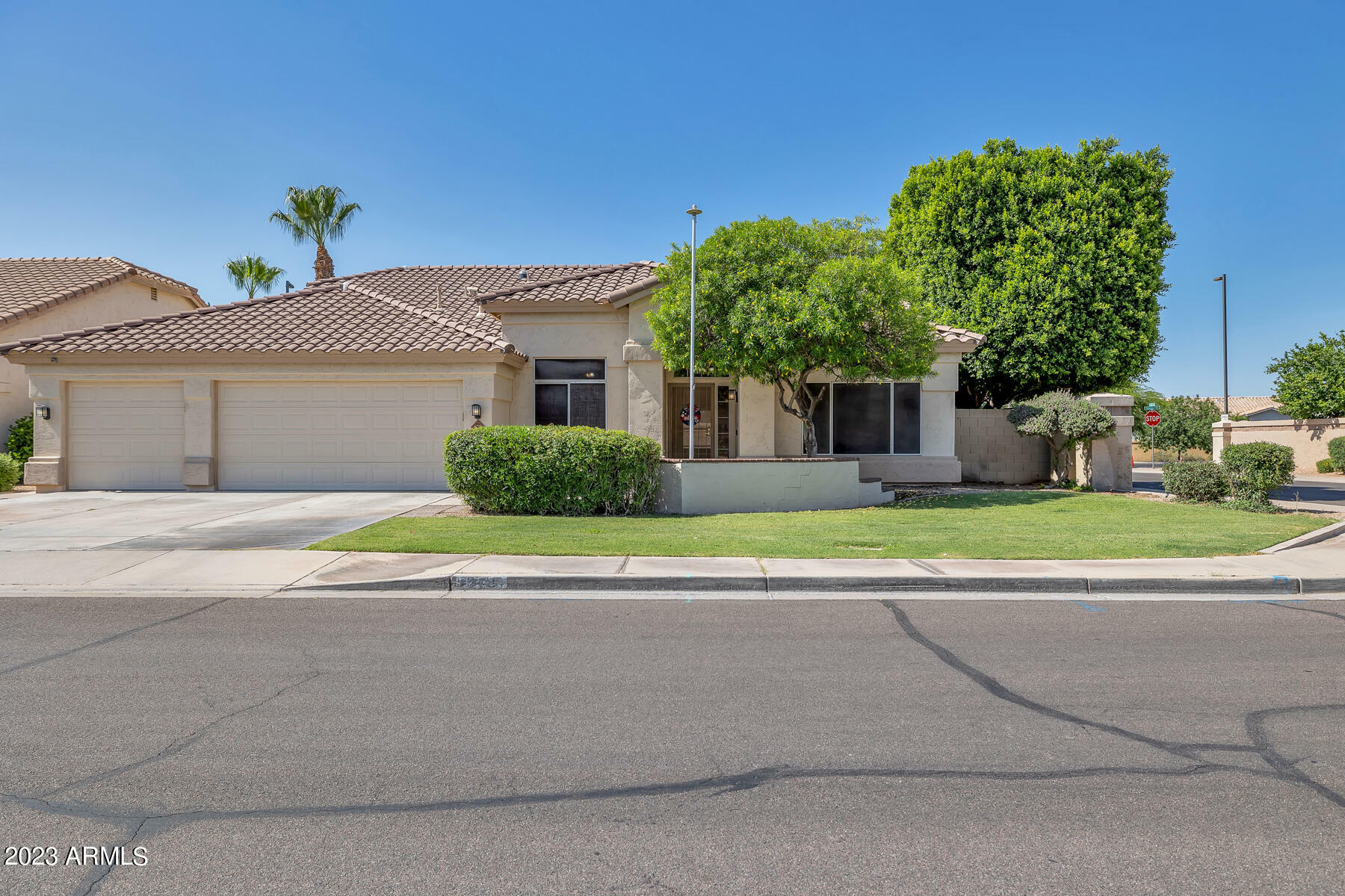 Property Photo:  678 W Juanita Avenue  AZ 85233 