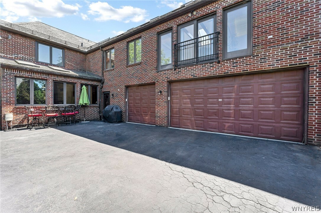 Property Photo:  67 Nottingham Terrace  NY 14216 