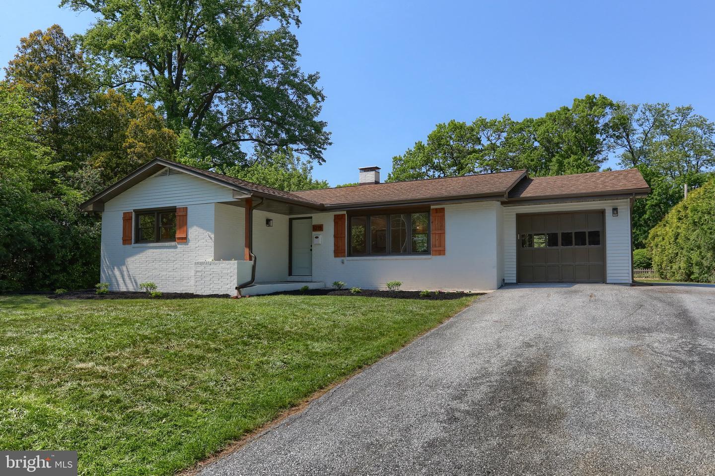 Property Photo:  1215 Woodland Street  PA 17042 