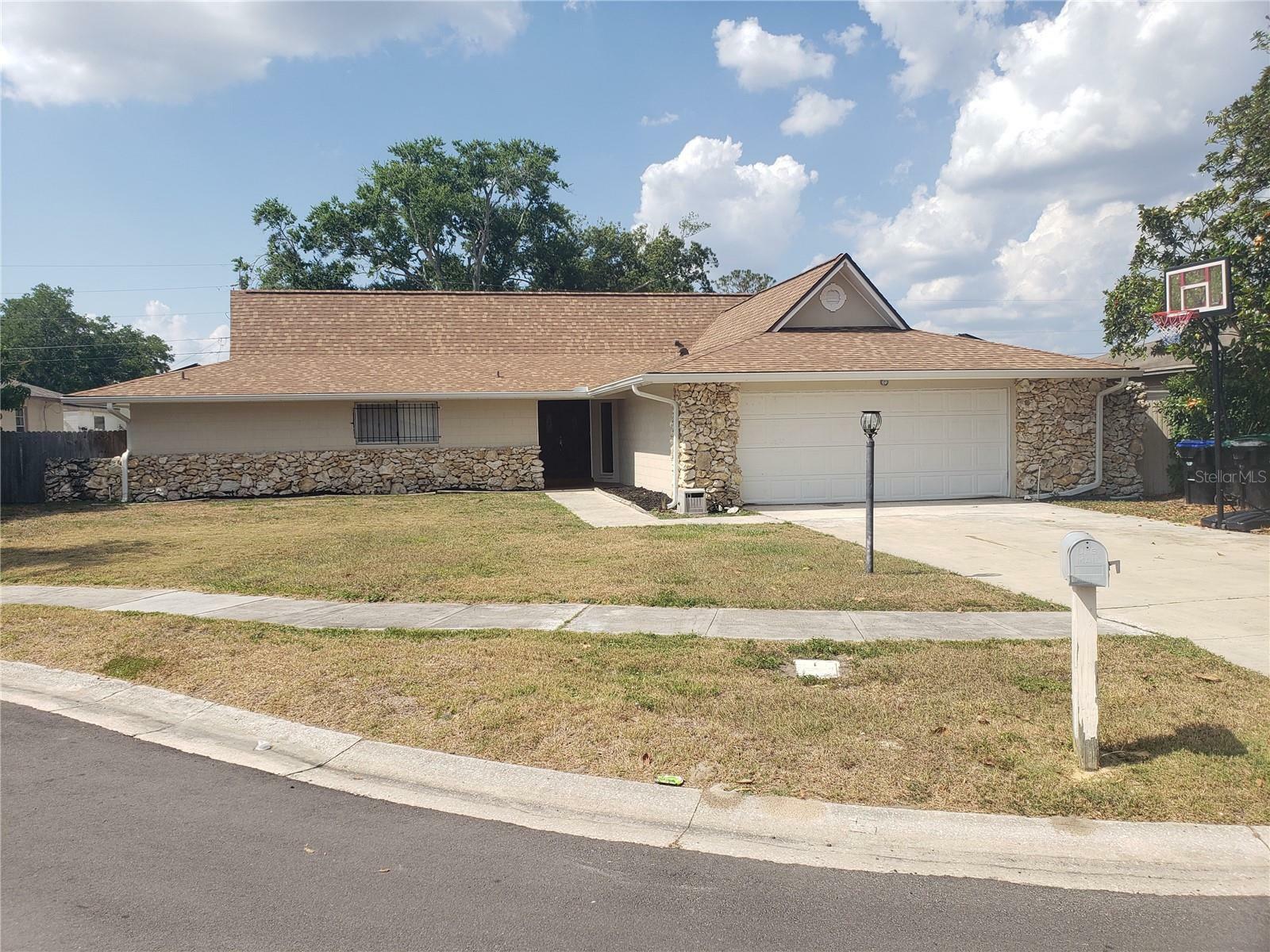 Property Photo:  5925 Sir Henry Road  FL 32808 