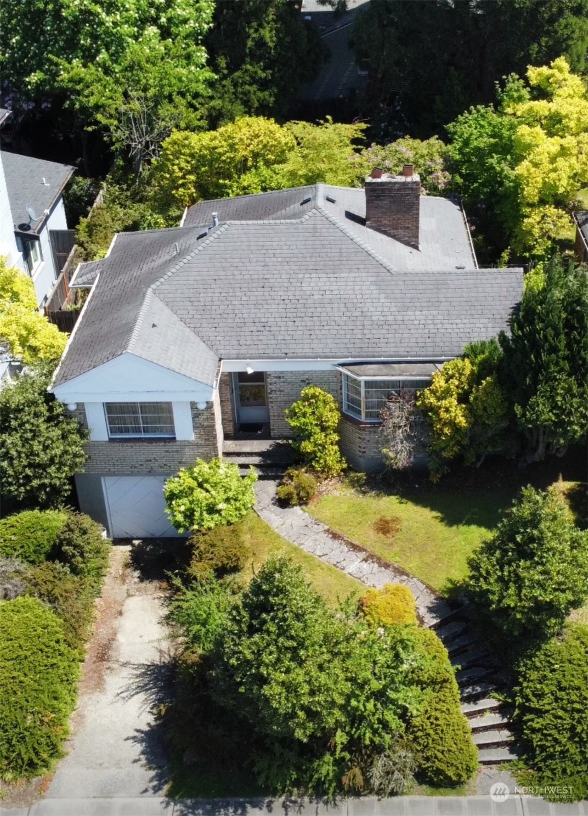 Property Photo: 3020 W Viewmont Way W WA 98199
