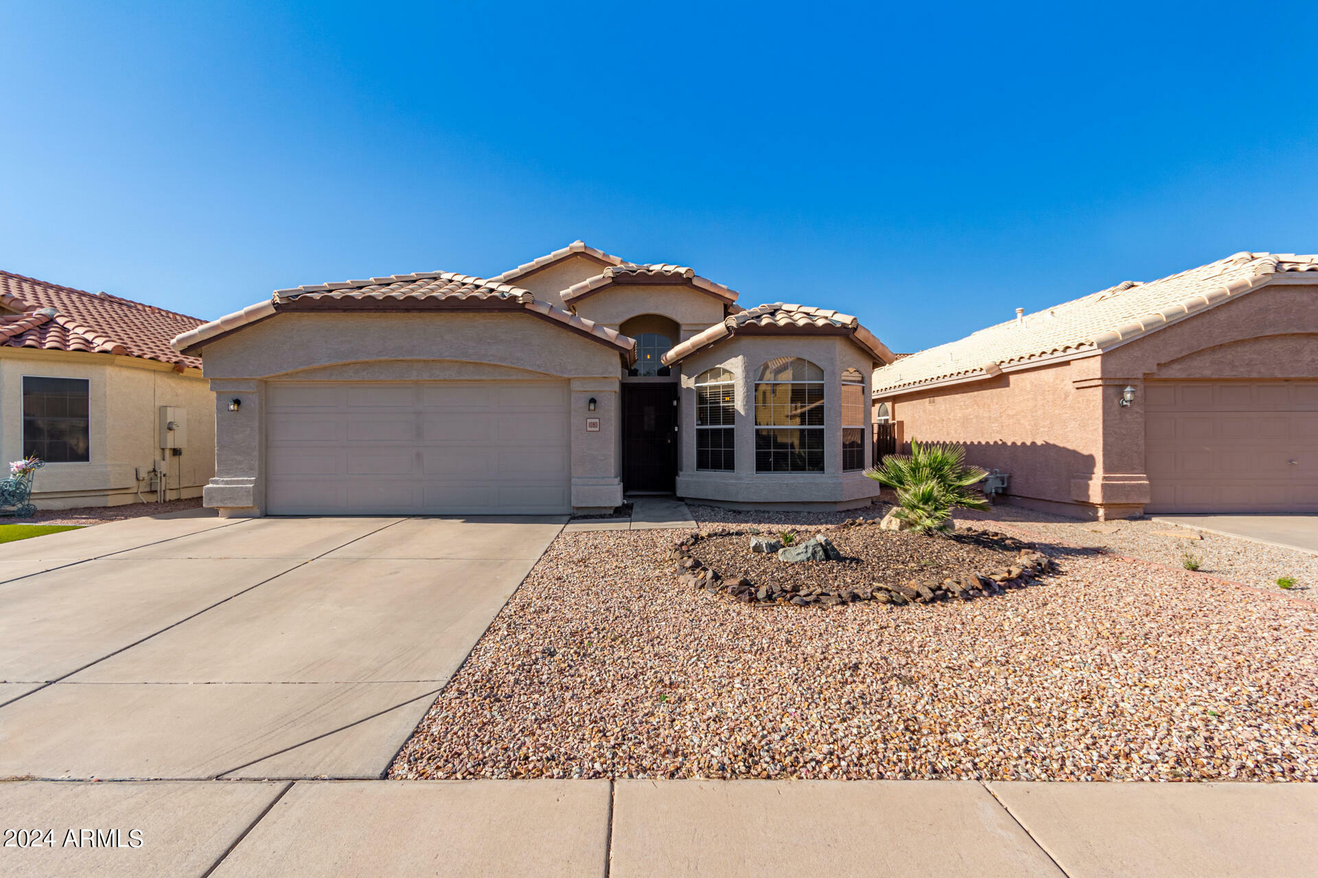 Property Photo: 1080 W Myrna Lane AZ 85284