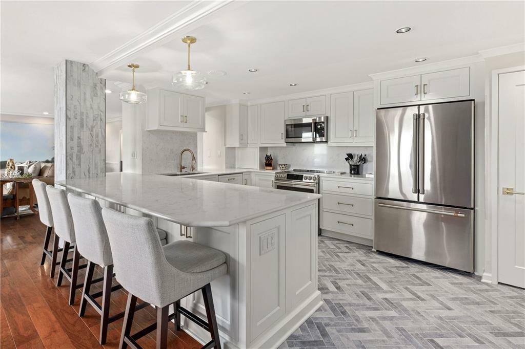 Property Photo: 221 W 48th Street 1802 MO 64112