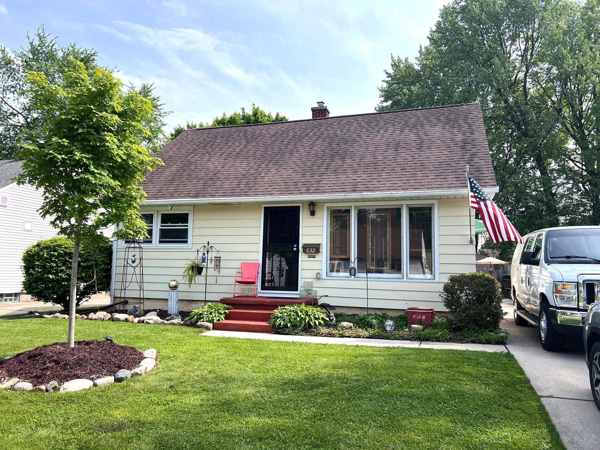 632 Kendon  Lansing MI 48910 photo