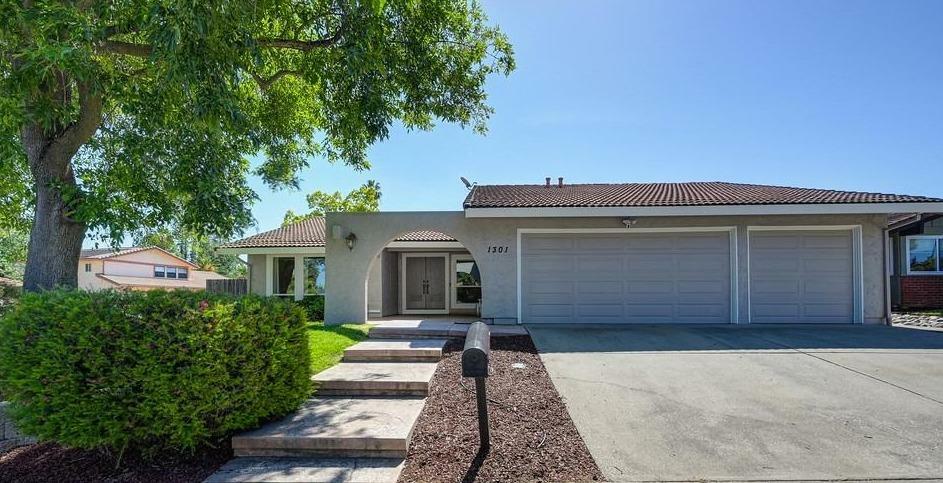 Property Photo:  1301 Mossbrook Court  CA 95661 