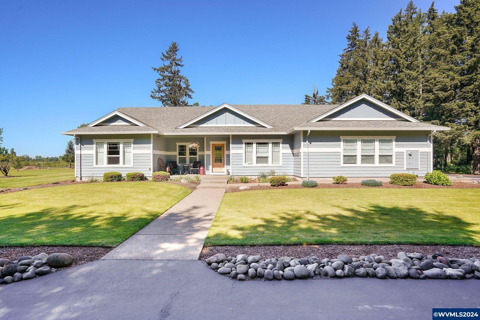 Property Photo: 9550 Hidden Oak Ln SE OR 97325