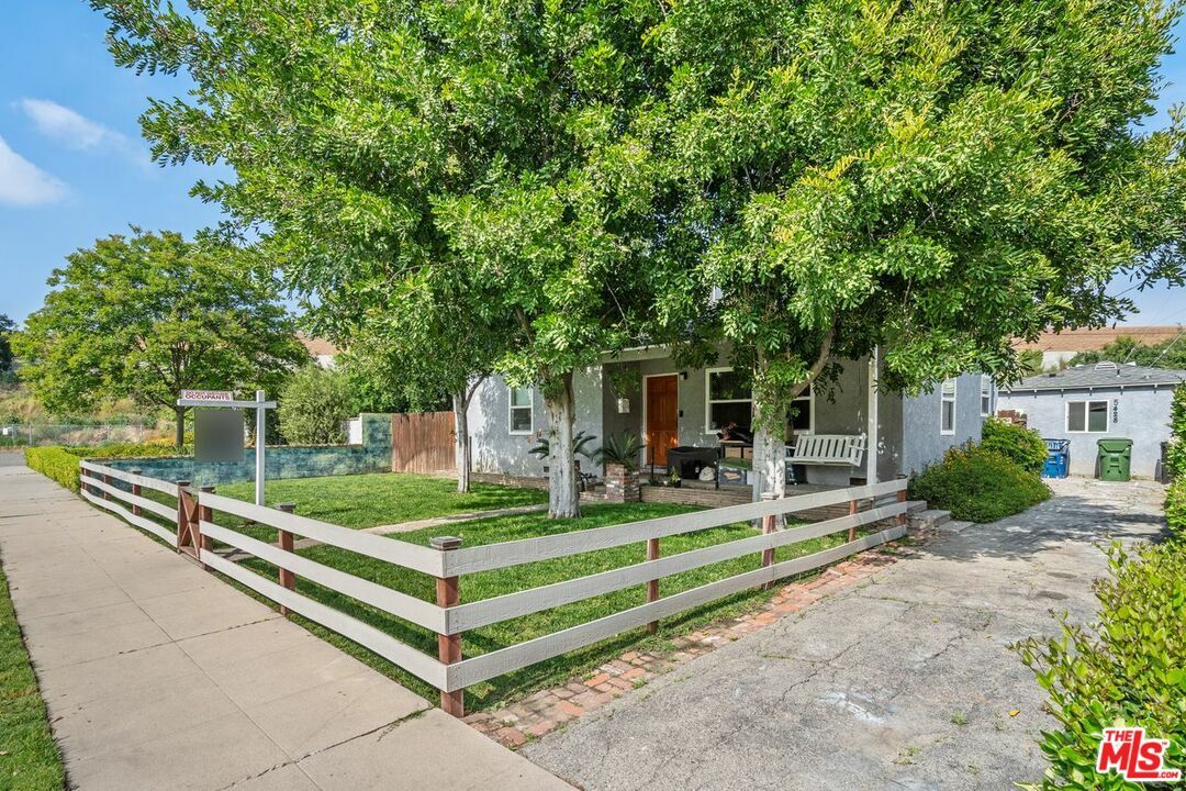 Property Photo:  5432   Troost Ave  CA 91601 