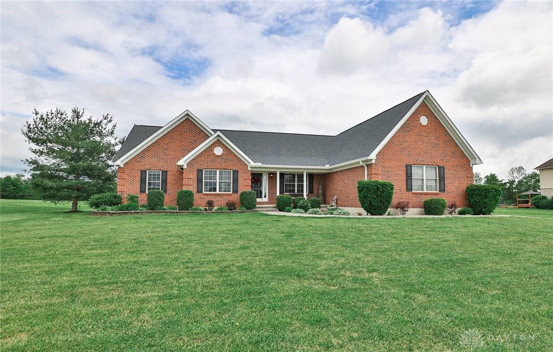 Property Photo:  