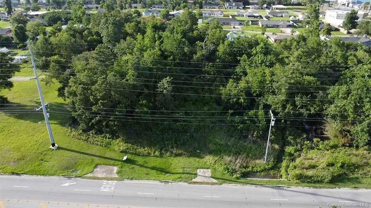 Property Photo: 828 W Prien Lake Road LA 70601