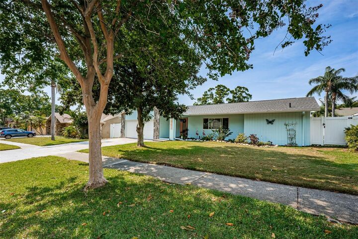 Property Photo:  1001 Cardigan Lane  FL 34683 