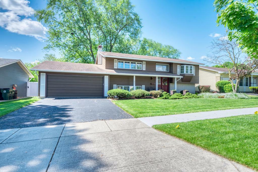 Property Photo: 67 Lonsdale Road IL 60007