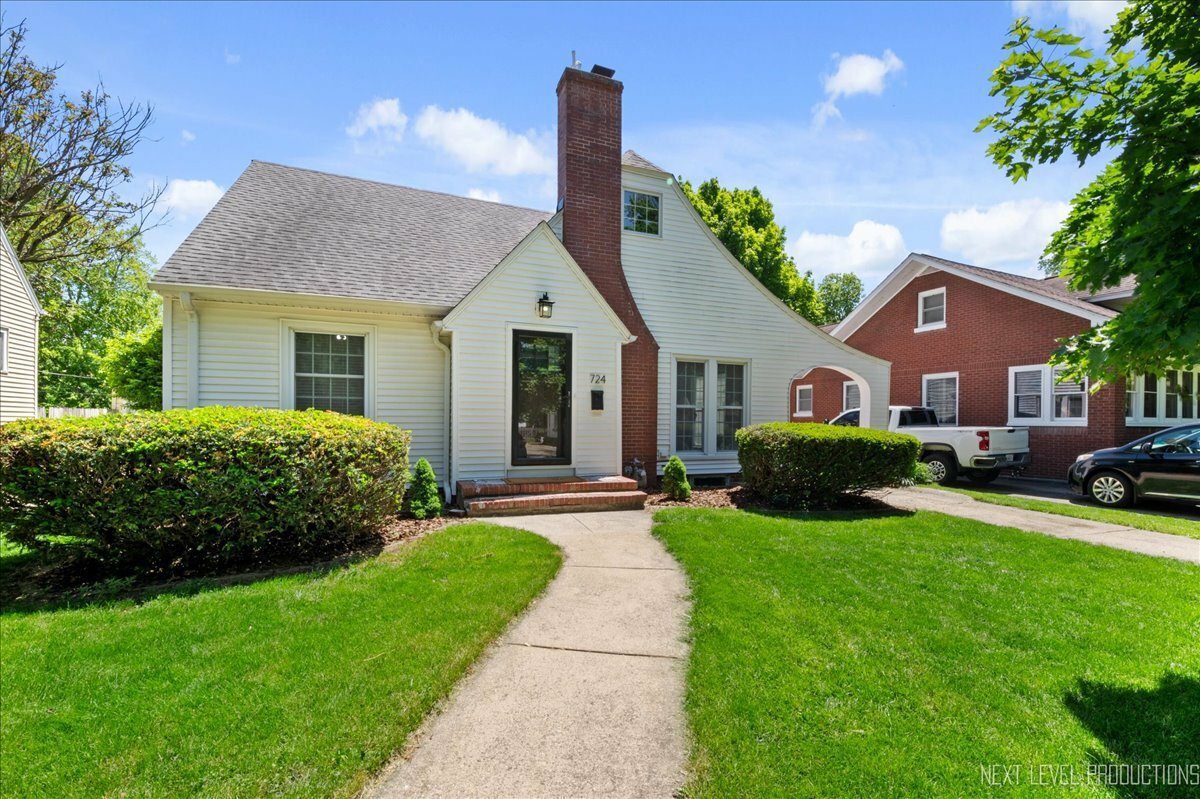 Property Photo: 724 S 3rd Street IL 60115