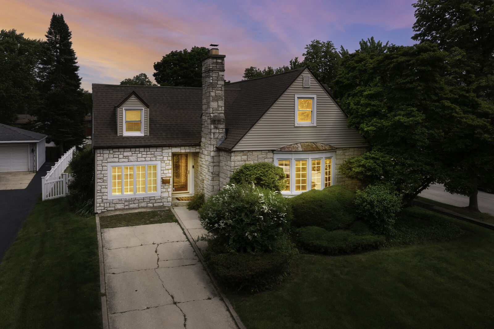 Property Photo:  202 W Sunset Avenue  IL 60148 