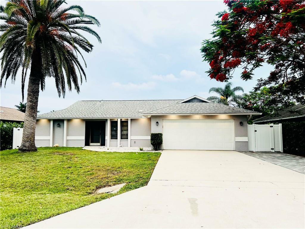 Property Photo:  1418 Forest Lakes Blvd  FL 34105 