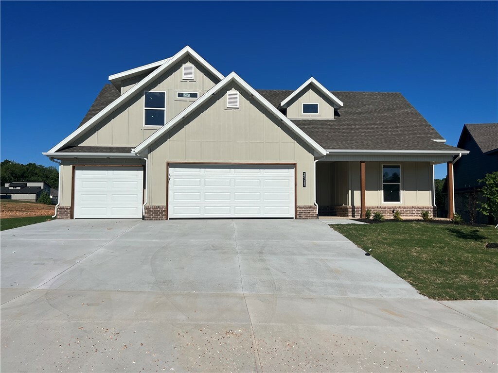 Property Photo:  2513 Fairway Circle  AR 72751 