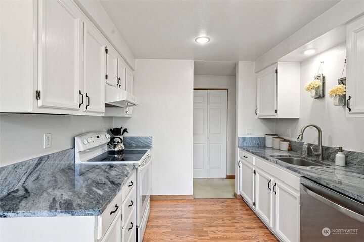 Property Photo: 7613 14th Loop NE WA 98516